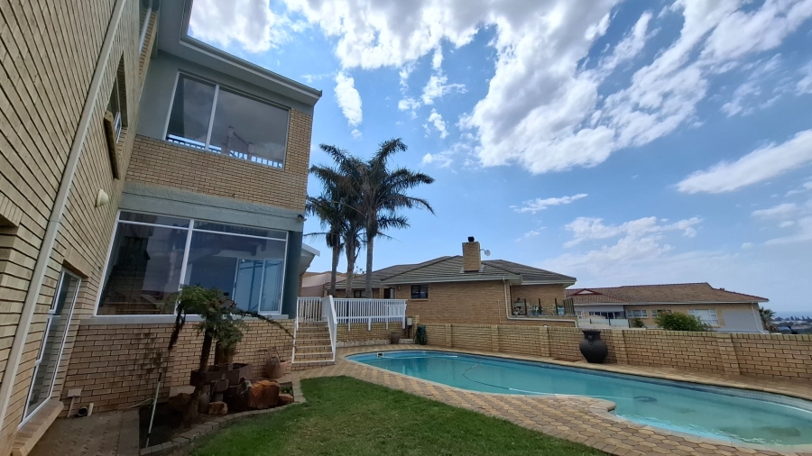 4 Bedroom Property for Sale in Menkenkop Western Cape